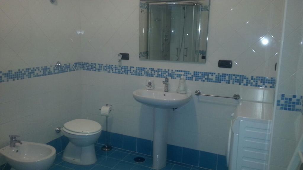 Apartment Oltremarestudios Napoli Bagian luar foto